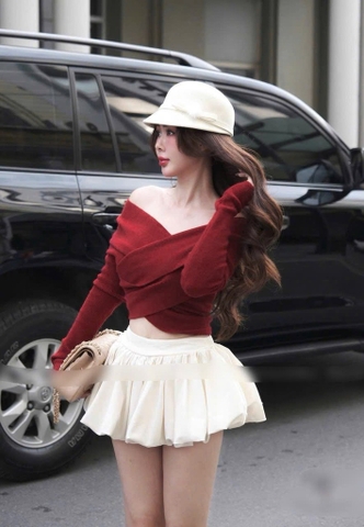 Set áo đỏ đắp chéo chân váy bí kem