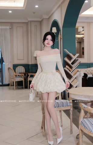 Đầm ren trễ vai tay dài - Kem