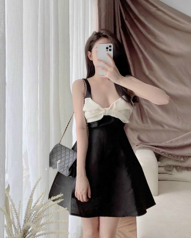 Đầm đen nơ ngực to