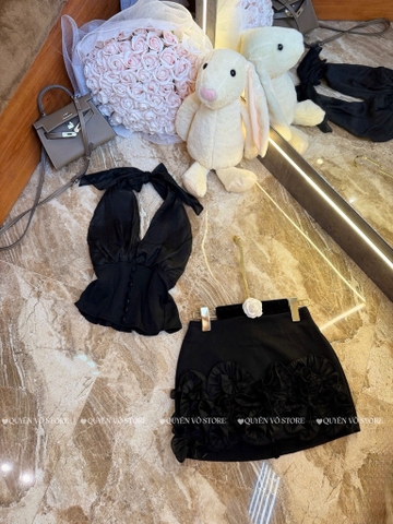 Set cổ yếm chân váy đính hoa - Đen