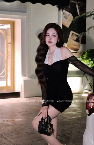 Đầm ôm body lưới phối cổ yếm