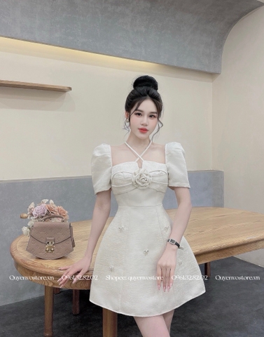 Đầm gấm hoa ngực