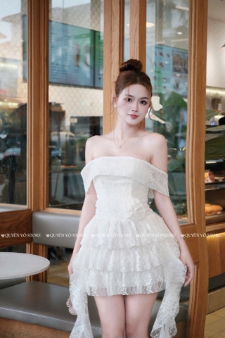 Đầm ren trễ vai tua rua