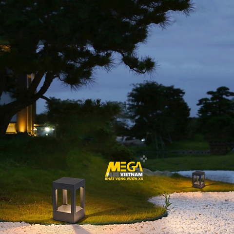 Đèn LED 4 cạnh cột nhôm đúc vuông sân vườn biệt thự cao cấp