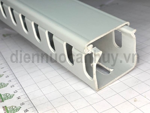 Máng Nhựa Răng Lược LIHHAN 35x35mm (Nẹp Lỗ PVC). Máng dẫn dây điện màu xám, nhựa chống cháy dùng cho tủ bảng điện, bàn làm việc