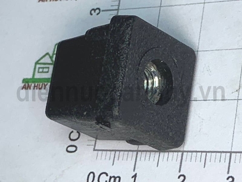 Nút bịt chân bàn sắt hộp vuông 20x20 ren M6