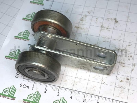 Bi treo 2 bánh nhỡ cửa lùa sắt