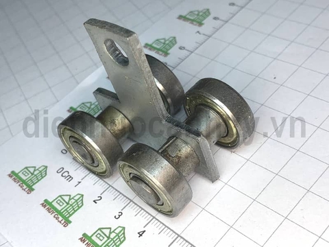 Trụ xoay 4 bánh bé cửa lùa sắt
