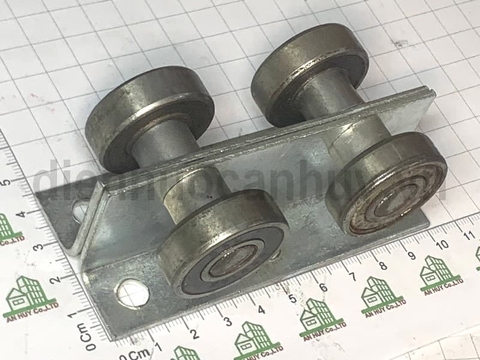 Bánh xe cửa lùa sắt 4 bánh phi 32 U5