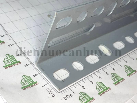 Sắt V lỗ giá kệ Xám 3x5cm - dài 2.4m