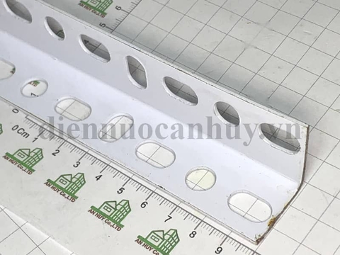 Sắt V lỗ giá kệ Trắng 3x3cm - dài 2m