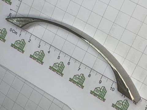 Tay nắm tủ chữ C cong vừa mầu trắng xước lỗ 95 mm