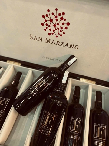 Rượu đóng gói 6 chai 1 hộp nên có thể dễ dàng đem tặng