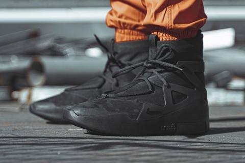 cai-nhin-can-canh-hon-voi-nike-air-fear-of-god-1-noir