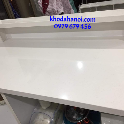 da-quartz-trang-chat-lieu-thach-anh