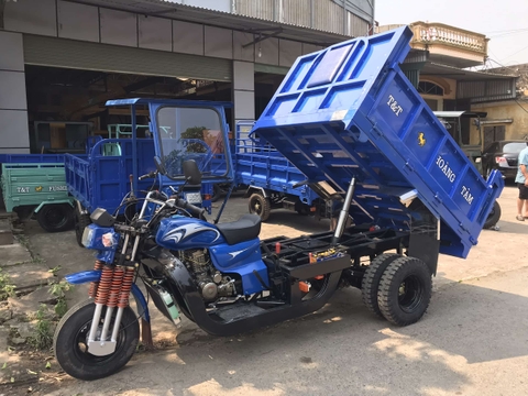 Xe ba gác chở hàng