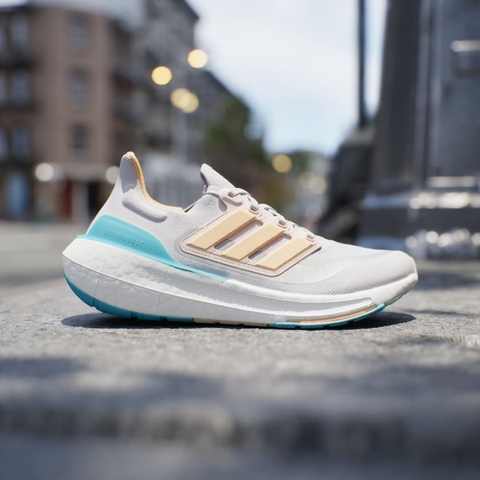 Giày chạy bộ ULTRABOOST LIGHT adidas Nam IE1758