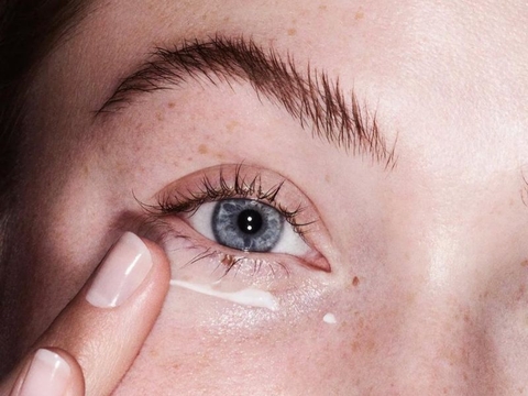 Bí quyết chăm sóc vùng da mắt tại nhà cực đơn giản