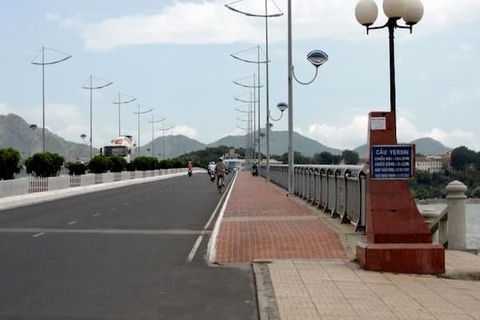 Cầu Trần Phú cây cầu nối hai tuyến đường đẹp nhất ở Nha Trang