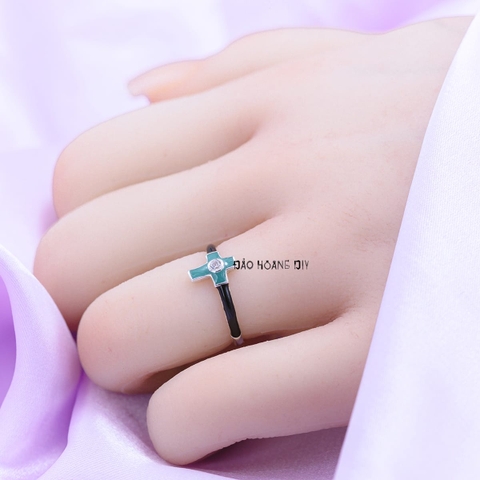 Nhẫn Bạc Nữ Thiết Kế Hình Thánh Giá N2409060061