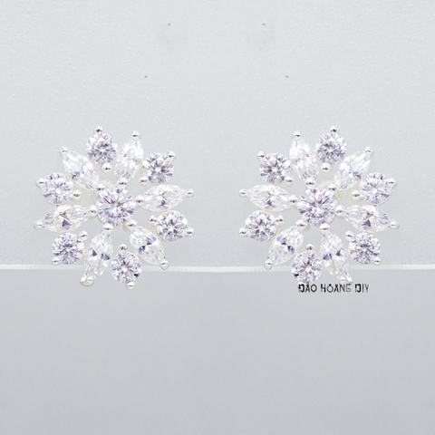 Bông Tai Bạc Nữ S925  Kiểu Nụ Hình Bông Hoa 6 Cánh Kết Hợp Viên Đá Tròn Sáng Tạo H2410230075