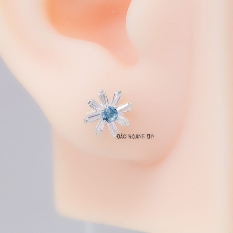 Bông Tai Bạc Nữ Kiểu Nụ Hoa 8 Cánh Đá Xanh Dương Nổi Bật H2410230013