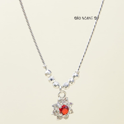 Dây Chuyền Bạc S990 Cho Bé Gái Hoa 8 Cánh Nhụy Đá Đỏ Nổi Bật D2411090016