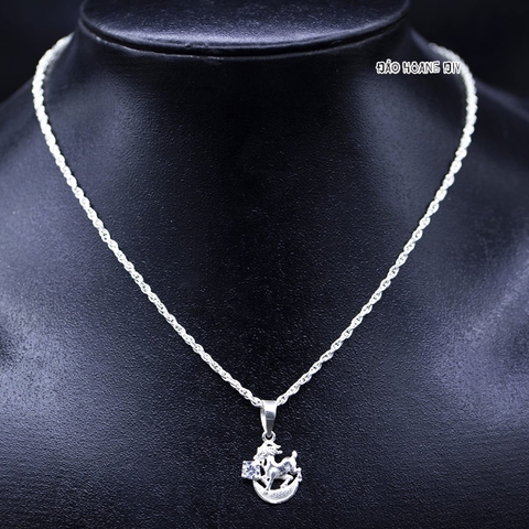 Mặt Dây Chuyền Bạc Trẻ Em Hình Con Dê Cưỡi Trăng M2409270010