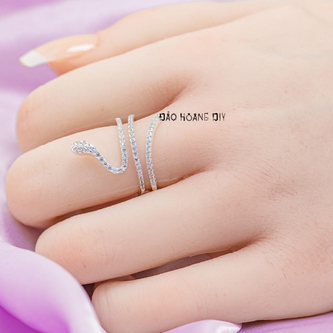 Nhẫn Bạc Nữ Hình Rắn Cho Cô Nàng Cá Tính N2412110013