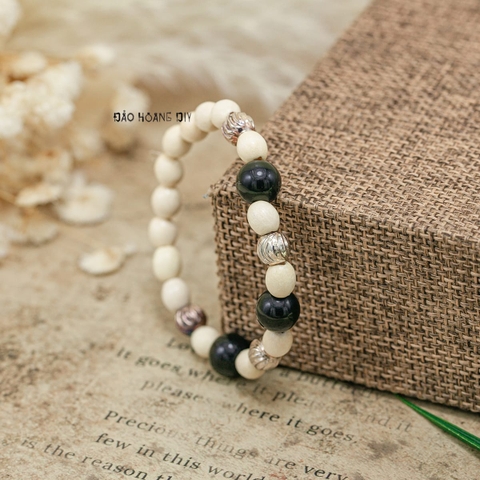 Vòng Dâu Mix Hạt Đen Cho Bé V2409160007