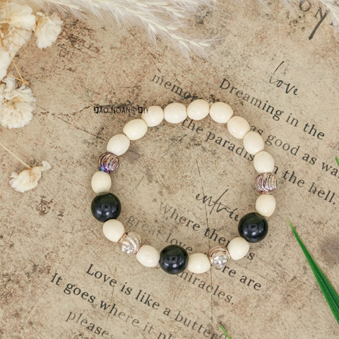 Vòng Dâu Mix Hạt Đen Cho Bé V2409160007