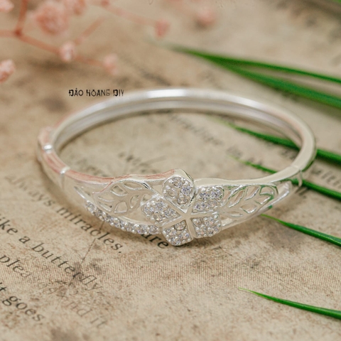 Vòng tay bạc bé gái mặt vòng Hình hoa 5 cánh đính đá và lá siêu sáng V2409110003