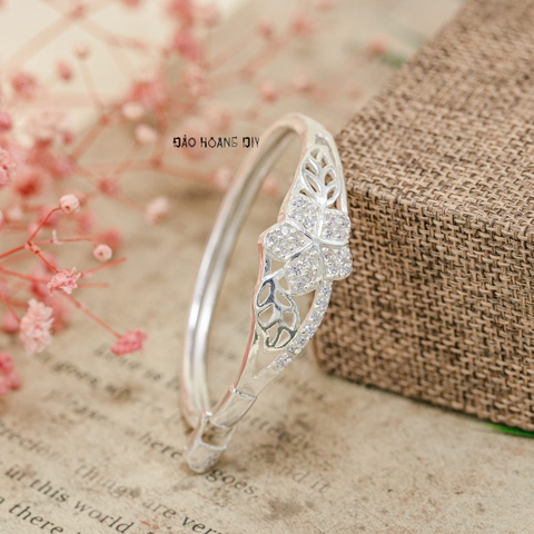 Vòng tay bạc bé gái mặt vòng Hình hoa 5 cánh đính đá và lá siêu sáng V2409110003