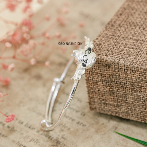 Vòng tay bé gái mặt vòng hình thiên thần V2409110002