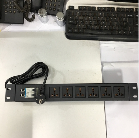 Thanh Nguồn PDU Rack Mount 19 inch 1U Universal 6 Way UK Outlet Có Cầu Dao Aptomat Tự Động MCB TECS Công Suất Max 16A European Schuko CEE 7/7 Plug Power Cord 3x1.5mm² Length 1.5M