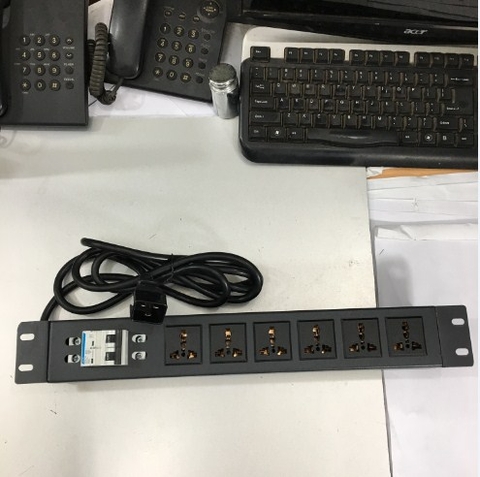 Thanh Nguồn PDU Rack Mount 19 inch 1U Universal 6 Way UK Outlet Có Cầu Dao Aptomat Tự Động MCB TECS Công Suất Max 16A IEC 320 C20 Plug Power Cord 3x2.08mm² Length 2.5M