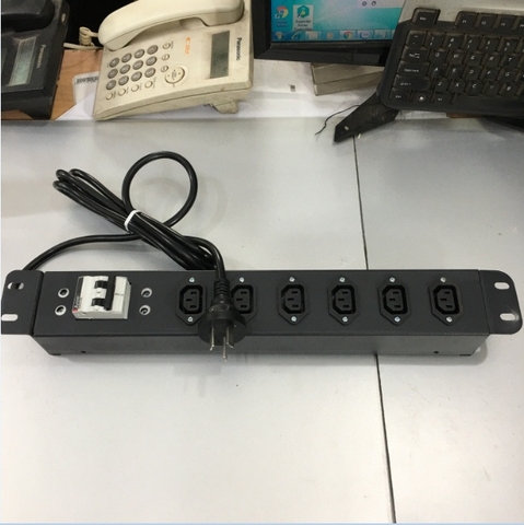 Thanh Nguồn PDU 1U Rack 19 6 Way IEC C13 Outlet Có MCB Công Suất Max 20A Australia & China Plug Power Cord 3x1.5mm² Length 2.5M