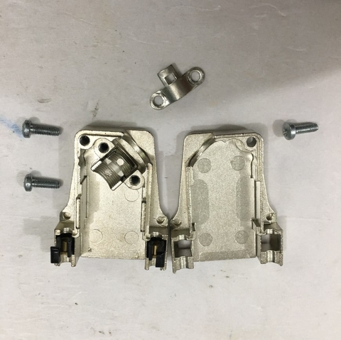 Vỏ Ốp Kim loại Lỗ Luồn Cáp Cong 45 Độ Đầu Hàn FMK Series Die Cast Zinc Angled D-sub Connector Backshell 9 Way Strain Relief