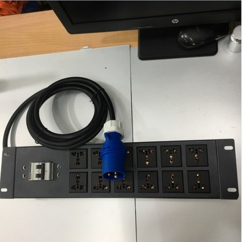 Thanh Nguồn PDU 2U Rack 19 12 Way Universal UK Outlet Có MCB BHW-T4 C32 MITSUBISHI Công Suất Max 16A 250V to IP44 IEC309-2 Plug Power Cord 3x2.5mm Length 3M