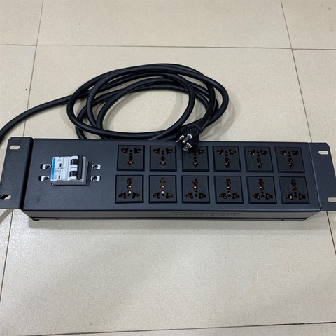 Thanh Nguồn Điện PDU 2U Rack Universal 12 Way UK Outlet Có MCB Công Suất Max 20A to NEMA 6-20P Plug Power Cord Length 3x3.31mm² Length 3M