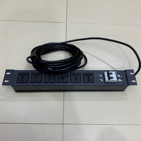 Thanh Phân Phối Nguồn Điện PDU Rack Universal 6 Way UK Outlet Có MCB Công Suất Max 16A 250V to C14 Plug Power Cord 3x1.04mm² 17AWG Length 8M