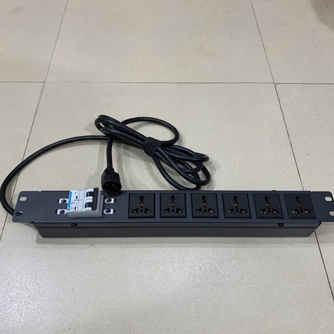 Thanh Phân Phối Nguồn Điện PDU Rack Universal 6 Way UK Outlet Có MCB Công Suất Max 16A to C14 Plug Power Cord 3x1.04mm² Length 4M