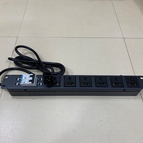 Thanh Phân Phối Nguồn Điện PDU 1U Rack Universal 6 Way UK Outlet Có MCB Công Suất Max 20A to C20 Plug Power Cord 3x2.5mm² Length 5M