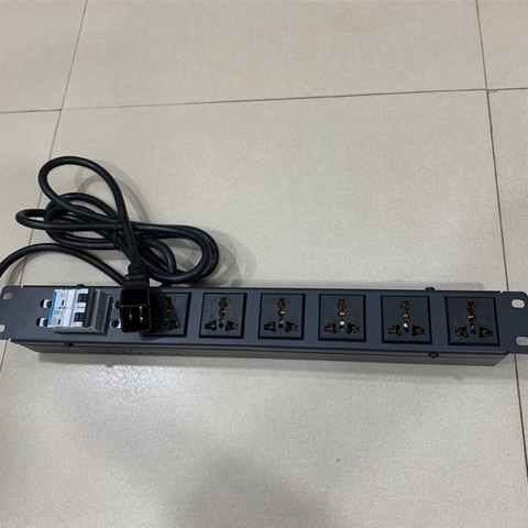 Thanh Phân Phối Nguồn Điện PDU 1U Rack Universal 6 Way UK Outlet Có MCB Công Suất Max 20A to C20 Plug Power Cord 3x1.5mm² Length 3M