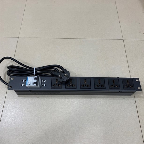 Thanh Phân Phối Nguồn Điện PDU 1U Rack Universal 6 Way UK Outlet Có MCB Công Suất Max 20A to UK Plug BS1363 Power Cord 3x1.5mm² Length 3.1M