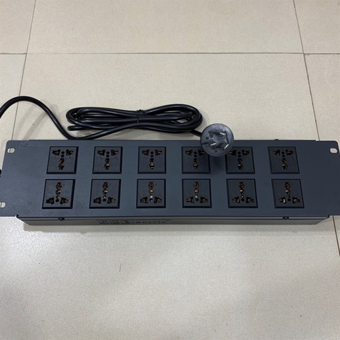 Thanh Nguồn Điện PDU 2U Rack Universal 12 Way UK Outlet Công Suất Max 20A to China GB2099 Plug Power Cord Length 3x1.5mm² Length 2.5M