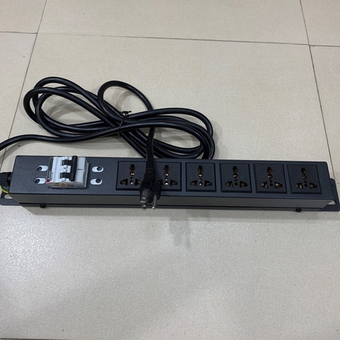 Thanh Nguồn Nối APC SMT2200R2X106 Với PDU Universal 6 Way UK Outlet Có MCB Công Suất Max 12A NEMA 5-15P Plug Power Cord 3x1.25mm² Length 2.5M