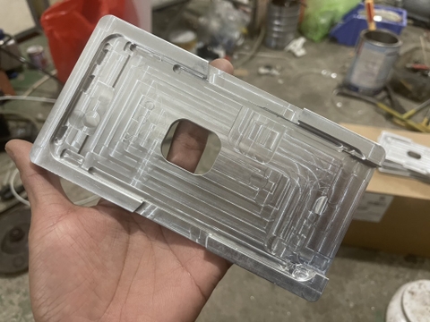 Khuôn vào kính iPhone 6/6s Plus