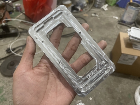 Khuôn vào kính iPhone 12 Mini