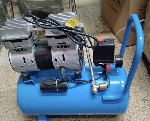 Máy nén khí APT C-819 750W 30L